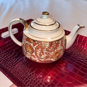 SADLER VINTAGE Elegant Floral Teapot with Gold Accents